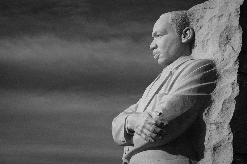 Martin Luther King Memorial and the Washington Monument por AdeRussell